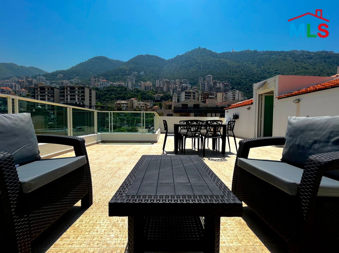 260 sqm apartment with 260 sqm roof for Sale in Jounieh