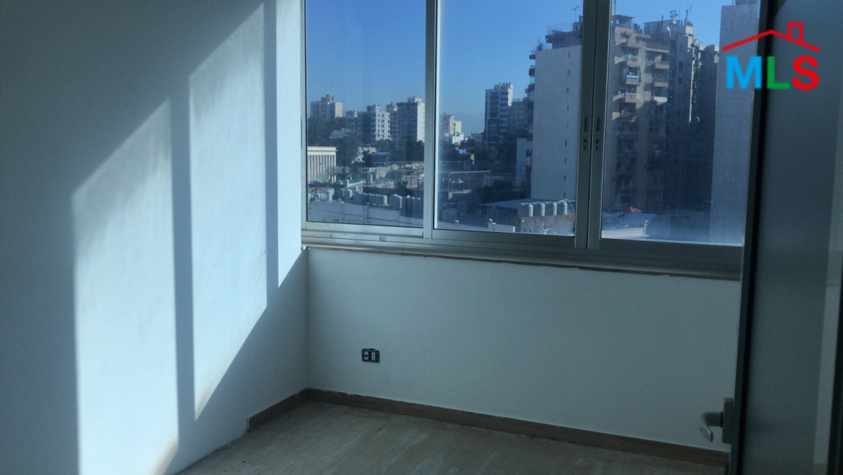 Office for Sale in Verdun with Open View