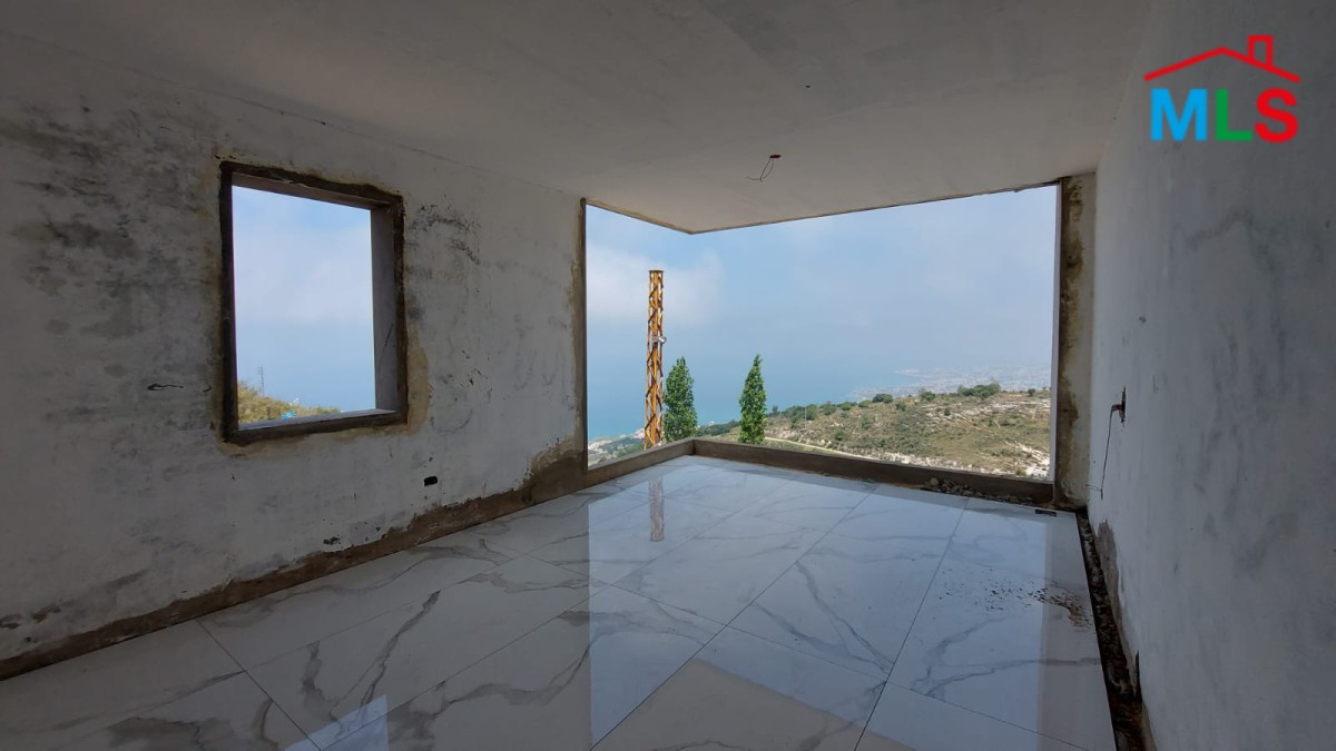 Apartment for Sale in Halat Overlooking a Beautiful Sea View