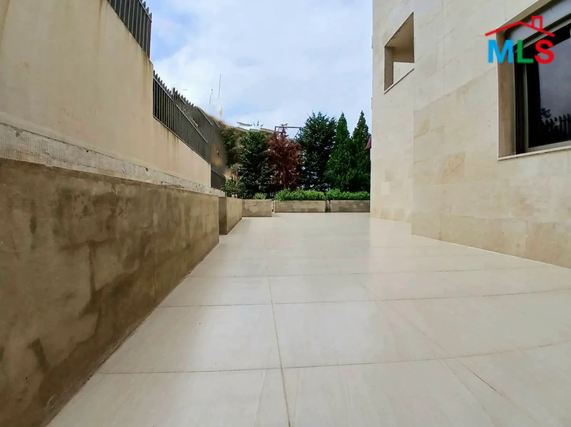 Kfarhbab 200m2 | 150m2 Terrace | Rent | Partial View | High End | IV