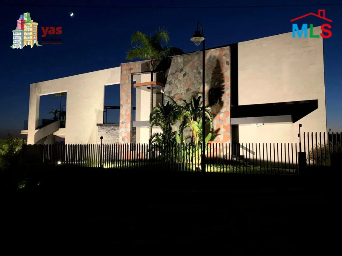 Mechref 850m2 | 500m2 Triplex Villa | Furnished | Amazing View | AC