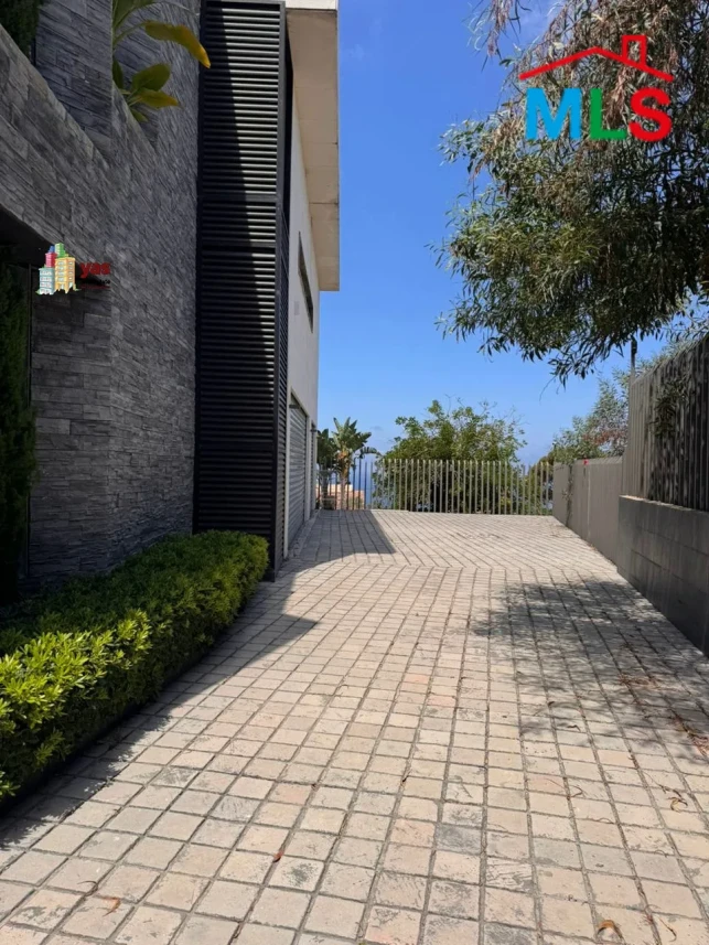 Mechref 850m2 | 500m2 Triplex Villa | Furnished | Amazing View | AC