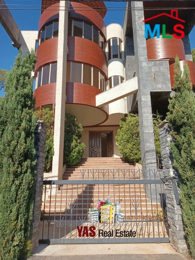 Baabdat 1085m2 | 1012m2 Land/Garden | Triplex | Unique Design | PA