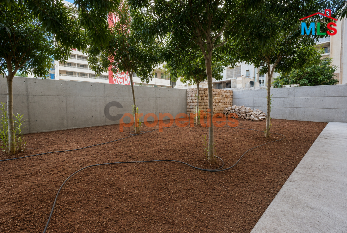 Core&Shell Shop for rent in Hamra CPBMKH41 محل جاهز للتأجير في الحمرا