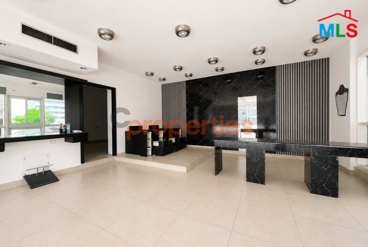 Office for rent in Hamra CPBMKH28 مكتب للإيجار في الحمرا