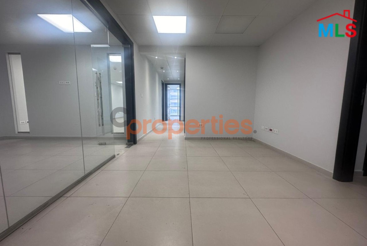 Office For Rent in Ramlet al baydah - CPBHS81