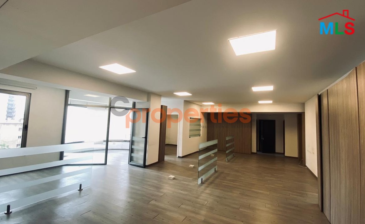 Office For Rent In Achrafieh - CPBJW04