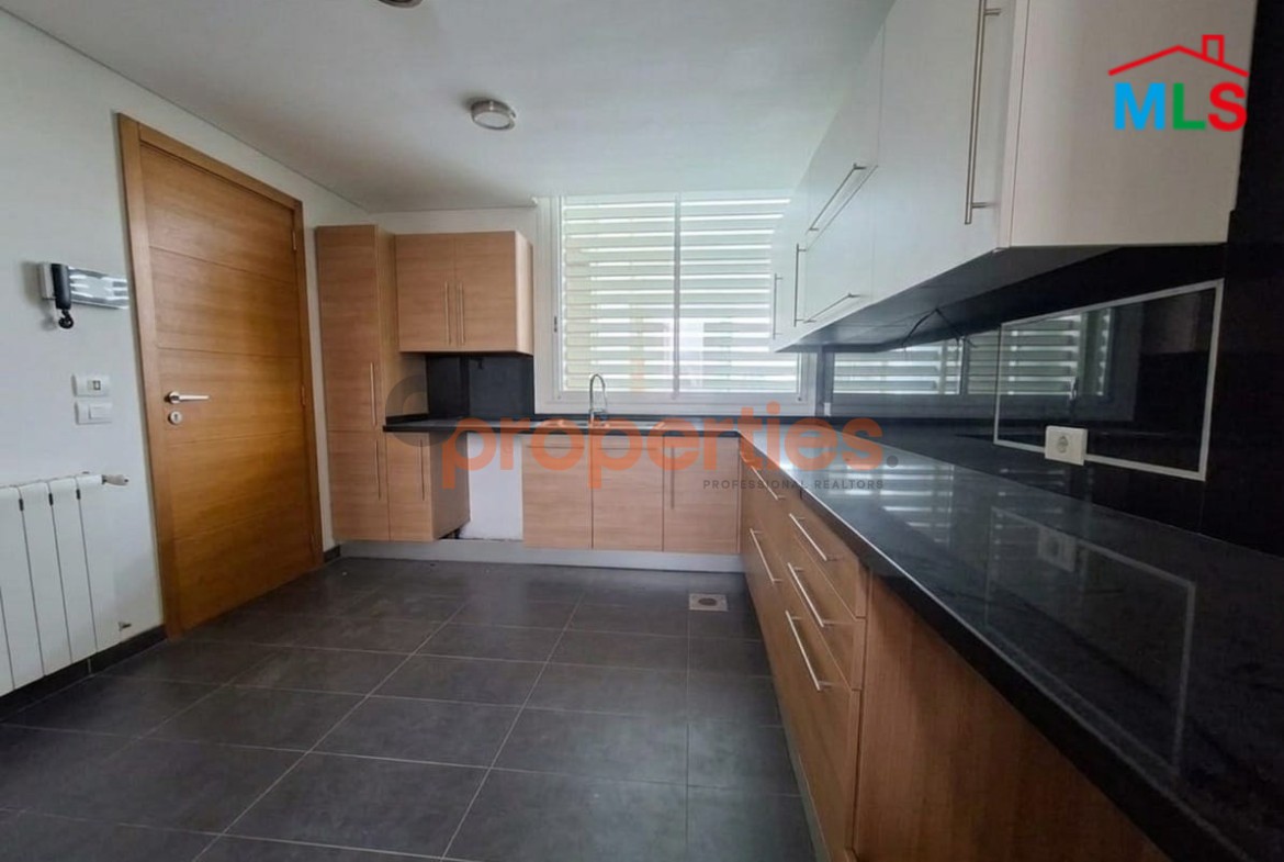 Apartment For Sale In Achrafieh - CPBMH12