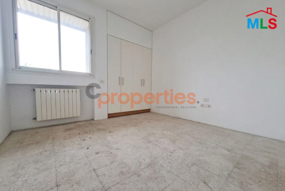 Apartment For Sale In Achrafieh - CPBMH12