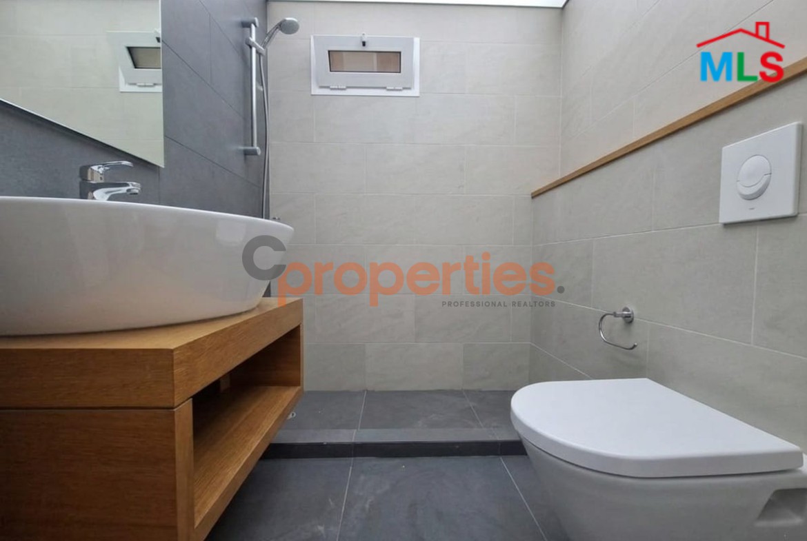 Apartment For Sale In Achrafieh - CPBMH12