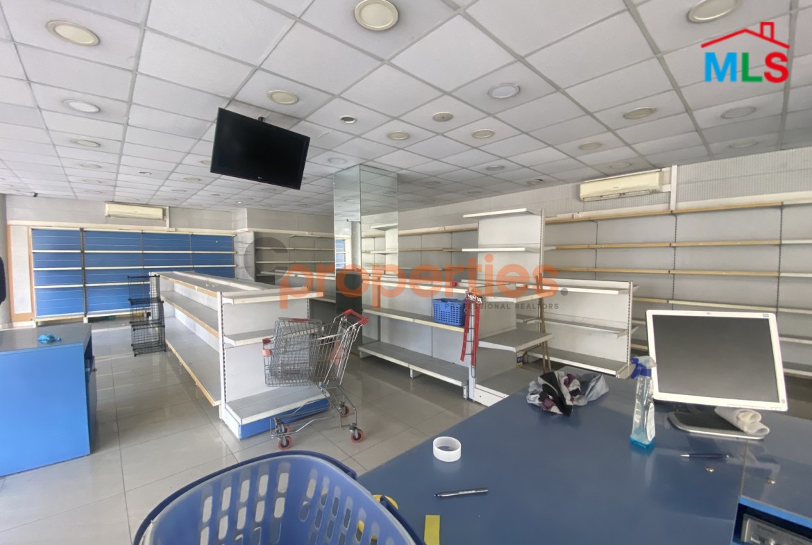 Showroom for Rent in Hazmieh - CPFY216