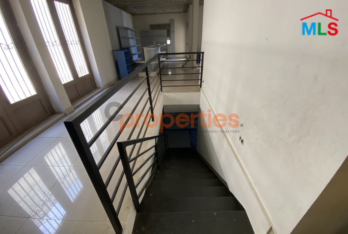 Showroom for Rent in Hazmieh - CPFY216