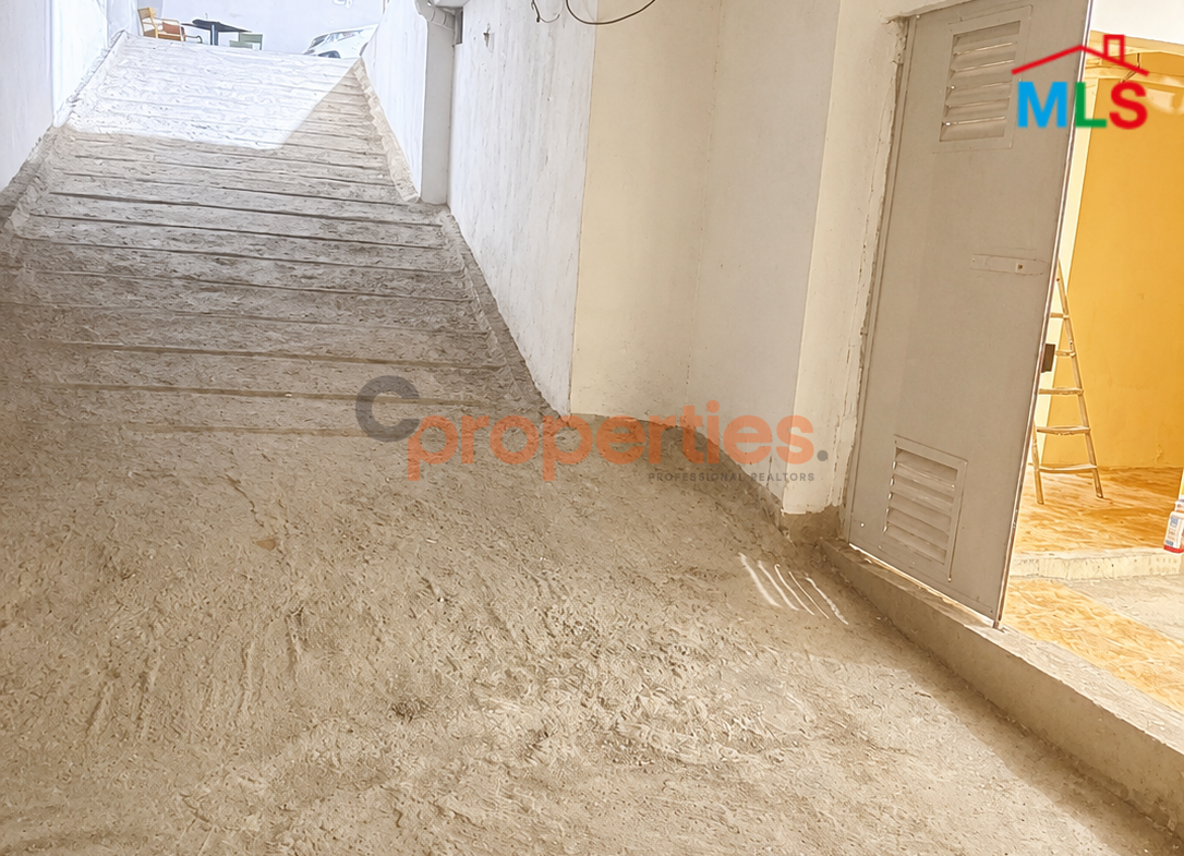 Warehouse For Rent In Achrafieh - CPBWW106