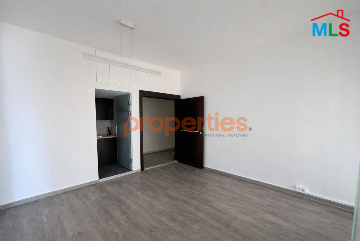 Office for Rent in Jdeideh - CPSM440