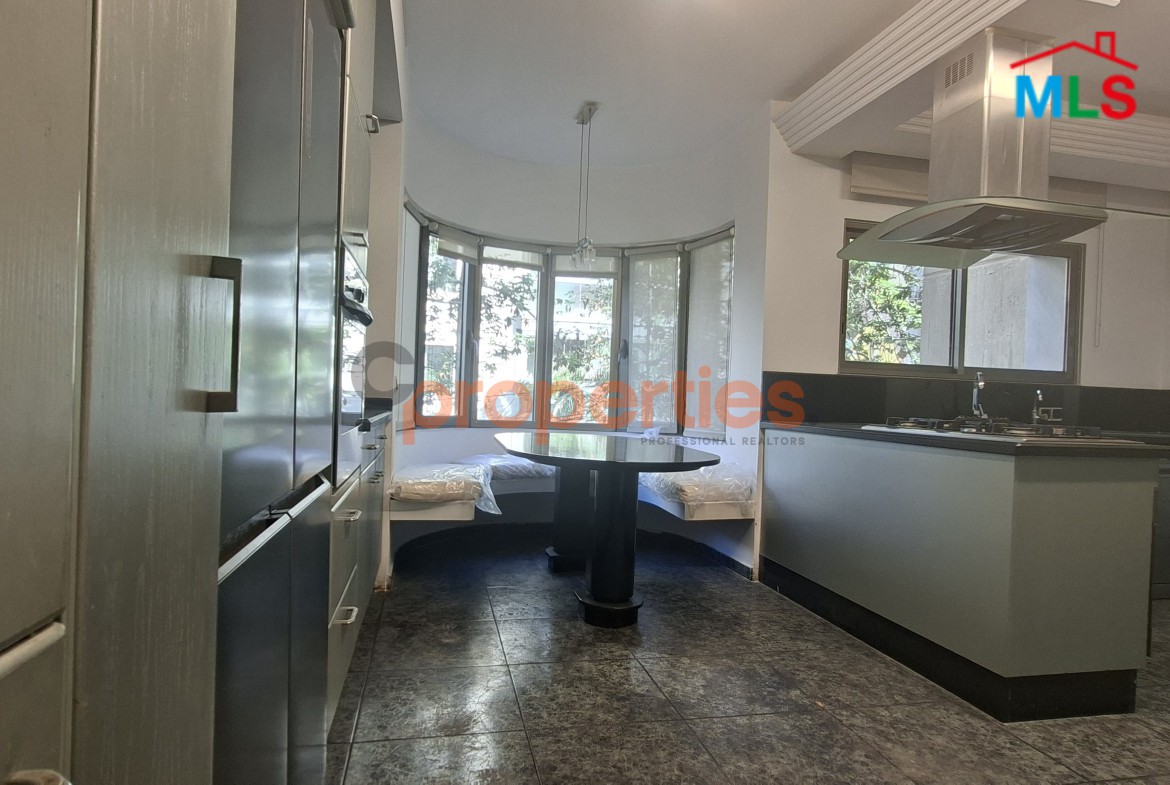 Apartment For Rent In Achrafieh - CPBWW54