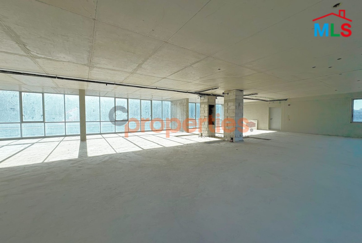 Spacious Offices For Rent In Louaize - CPFY160