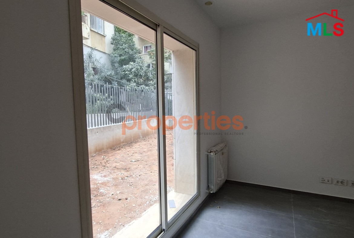 Apartment For Rent In Achrafieh شقة للإيجار في الأشرفية CPBWW36
