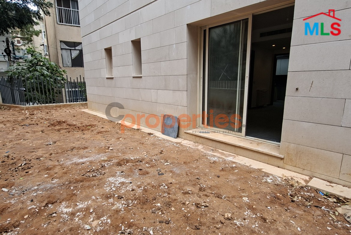 Apartment For Rent In Achrafieh شقة للإيجار في الأشرفية CPBWW36