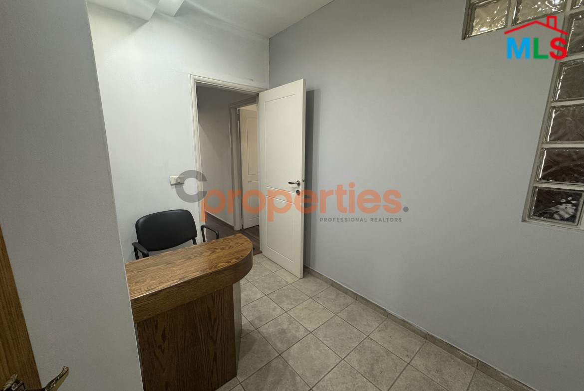 Office for rent in Sin El Fil - CPGA04