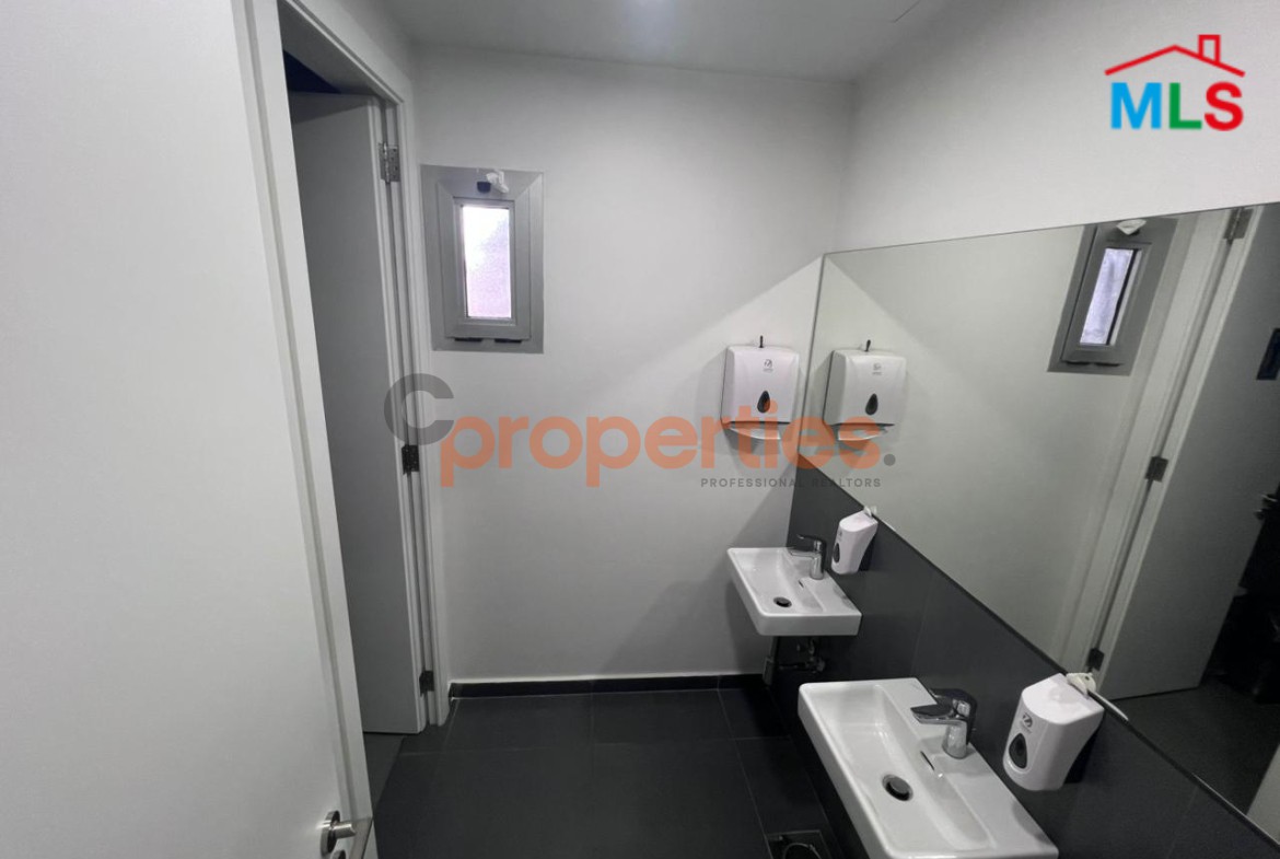 Luxurious Prime Offices For Rent In Dekwaneh CPCC05