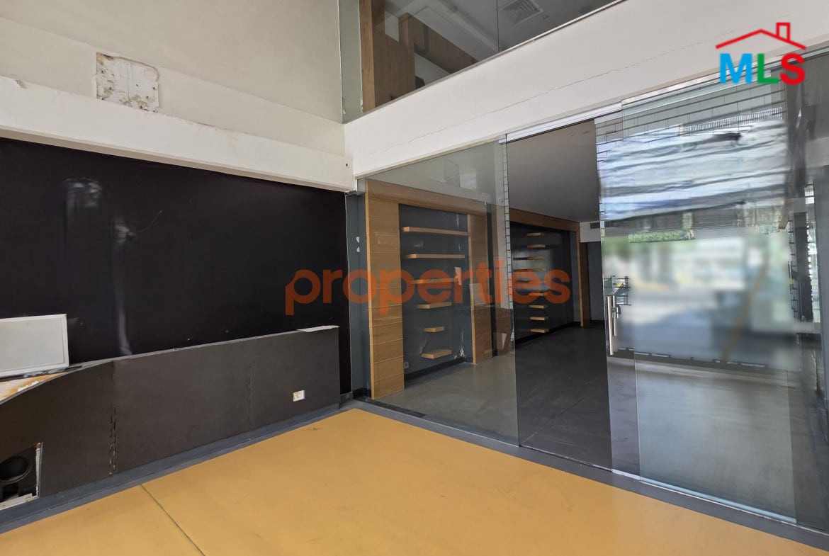 Office + Showroom for rent in a prime location - Horsh Tabet - CPGA40