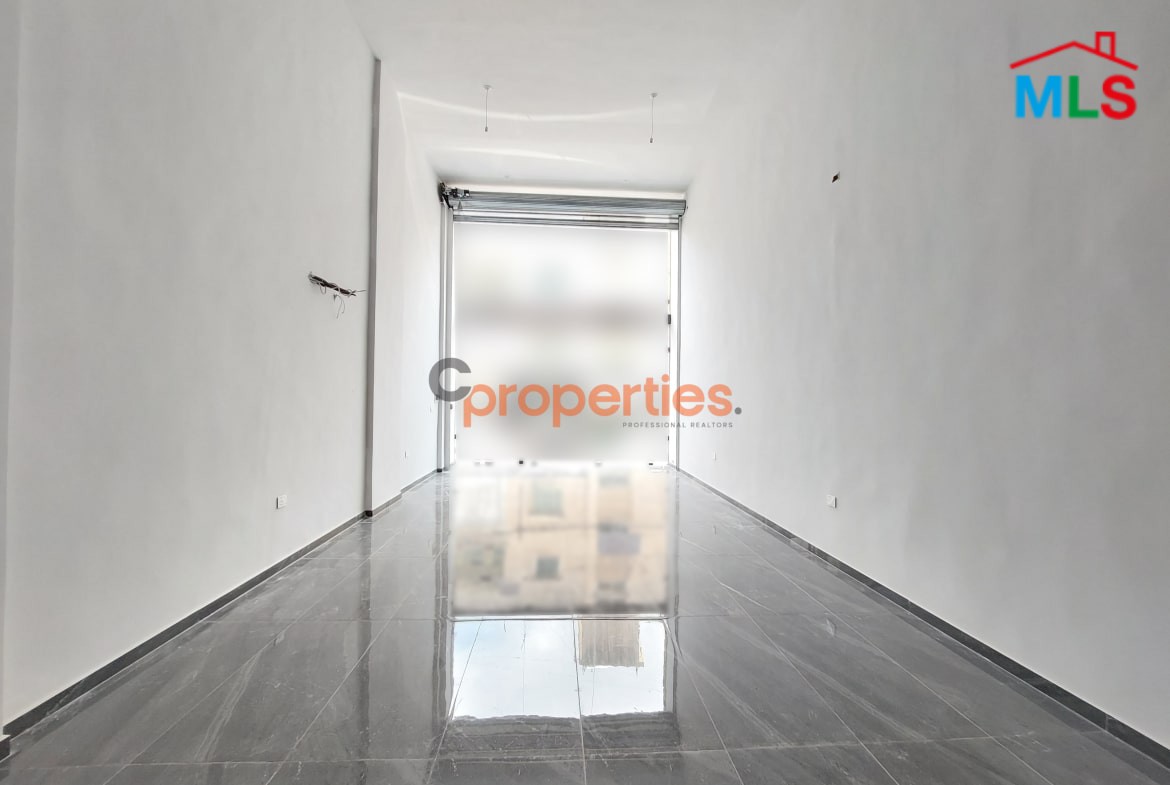 Shop for rent in Zalka CPSM87