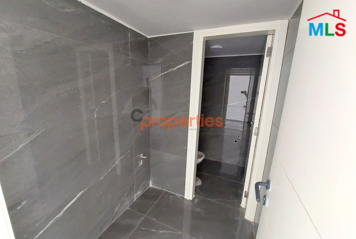 Shop for rent in Zalka CPSM87