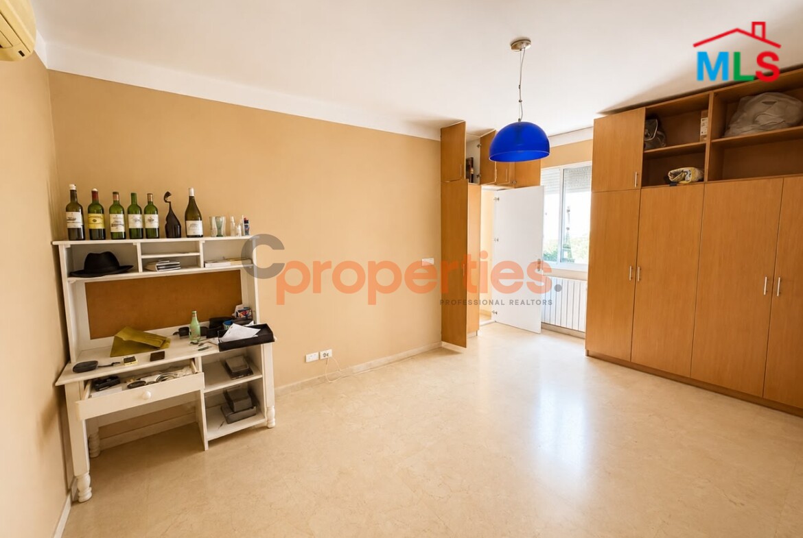 Apartment For Sale in Hazmieh – شقة للبيع في الحازمية – CPCH55