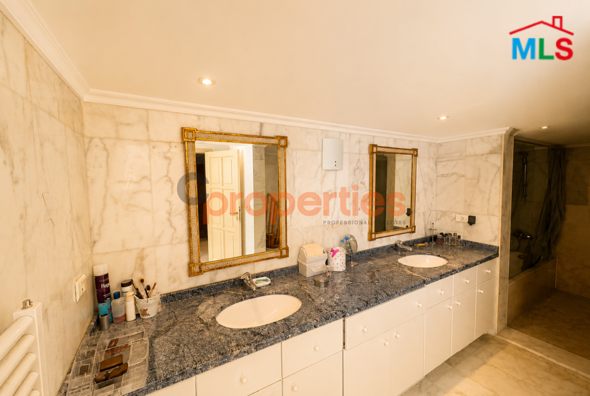 Apartment For Rent in Hazmieh – شقة للإيجار في الحازمية – CPCH56