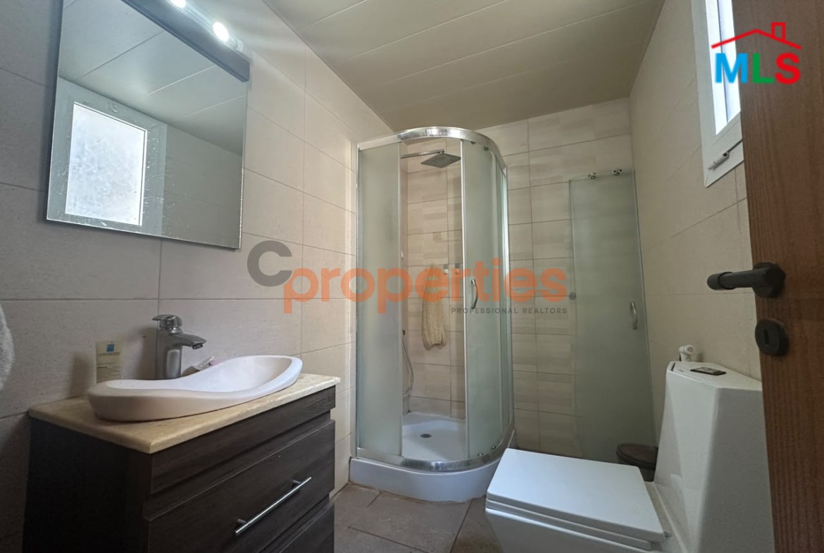 Semi-Furnished Apartment in Hadath For Sale with Terrace -شقة نصف مفروشة للبيع في الحدث مع تراس CPDD89
