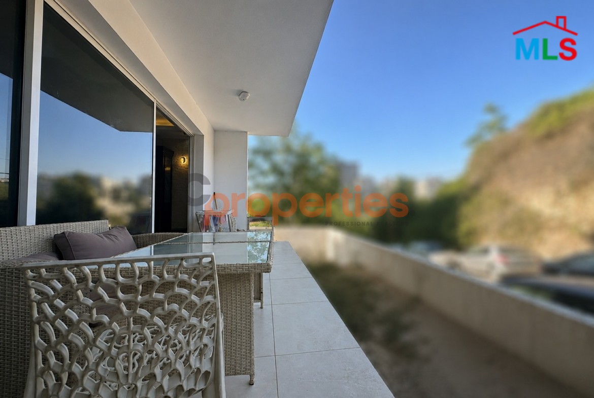 Semi-Furnished Apartment in Hadath For Sale with Terrace -شقة نصف مفروشة للبيع في الحدث مع تراس CPDD89