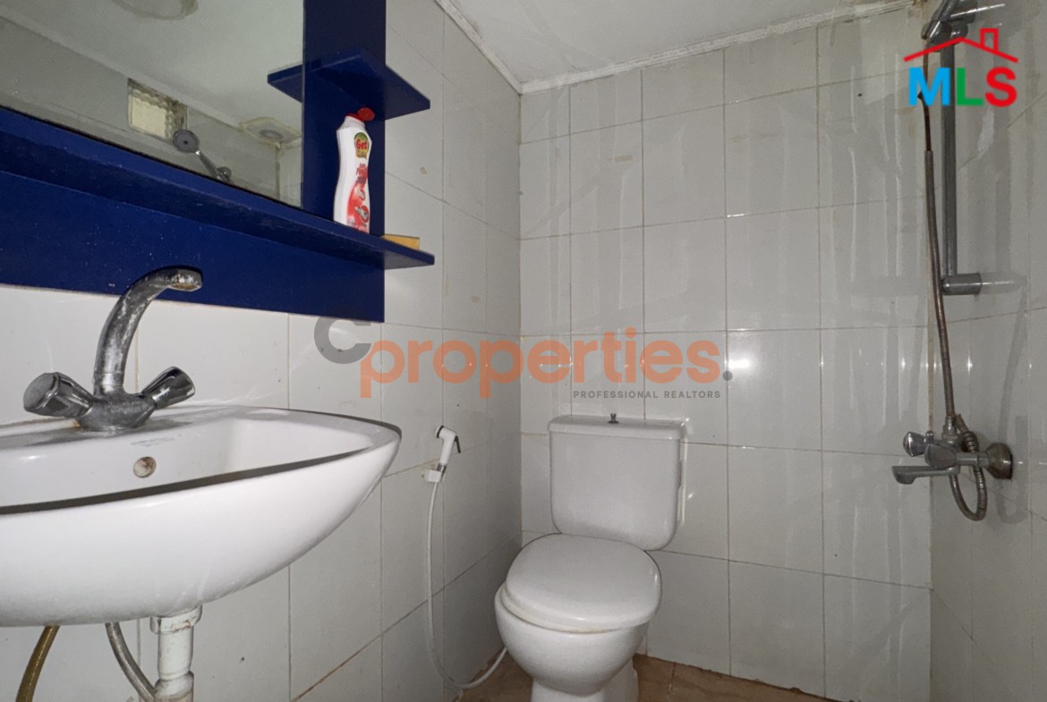 Shop/studio for sale in awkar-CPTA106
