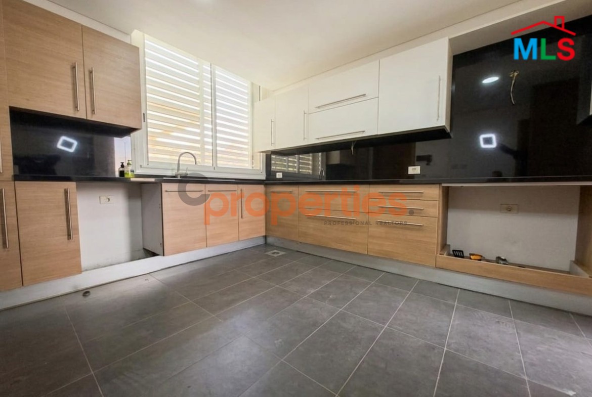 Apartment For Sale In Achrafieh – CPBMH12