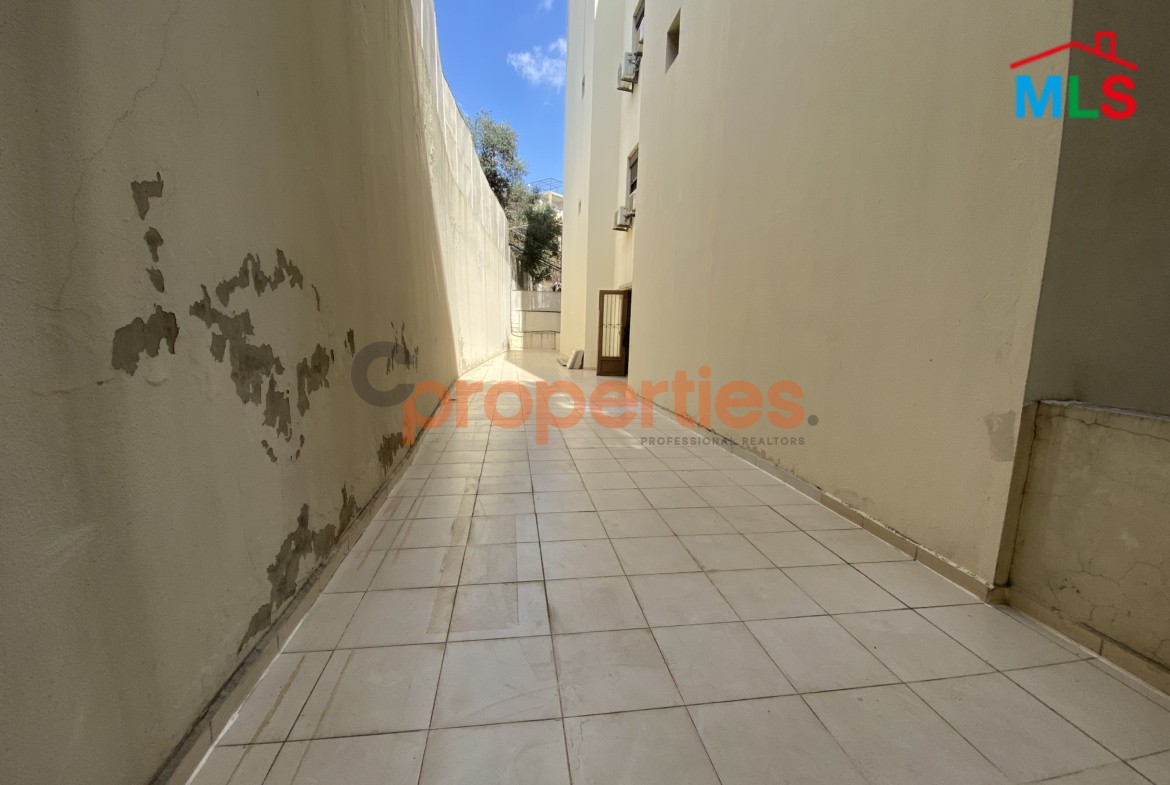 Showroom for Sale in Hazmieh – CPFY215