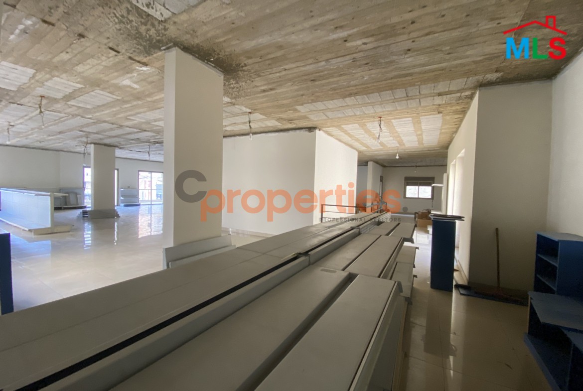 Showroom for Sale in Hazmieh – CPFY215