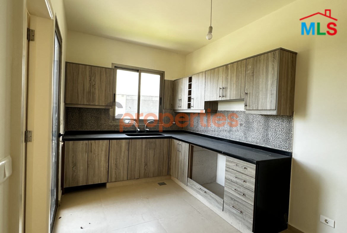Apartment For Sale in Amchit – CPKCC70