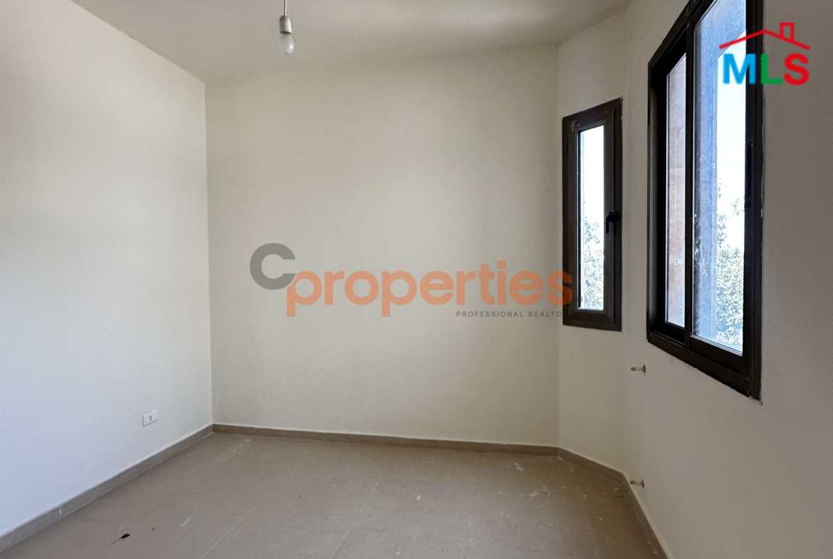 Apartment For Sale in Amchit – CPKCC70