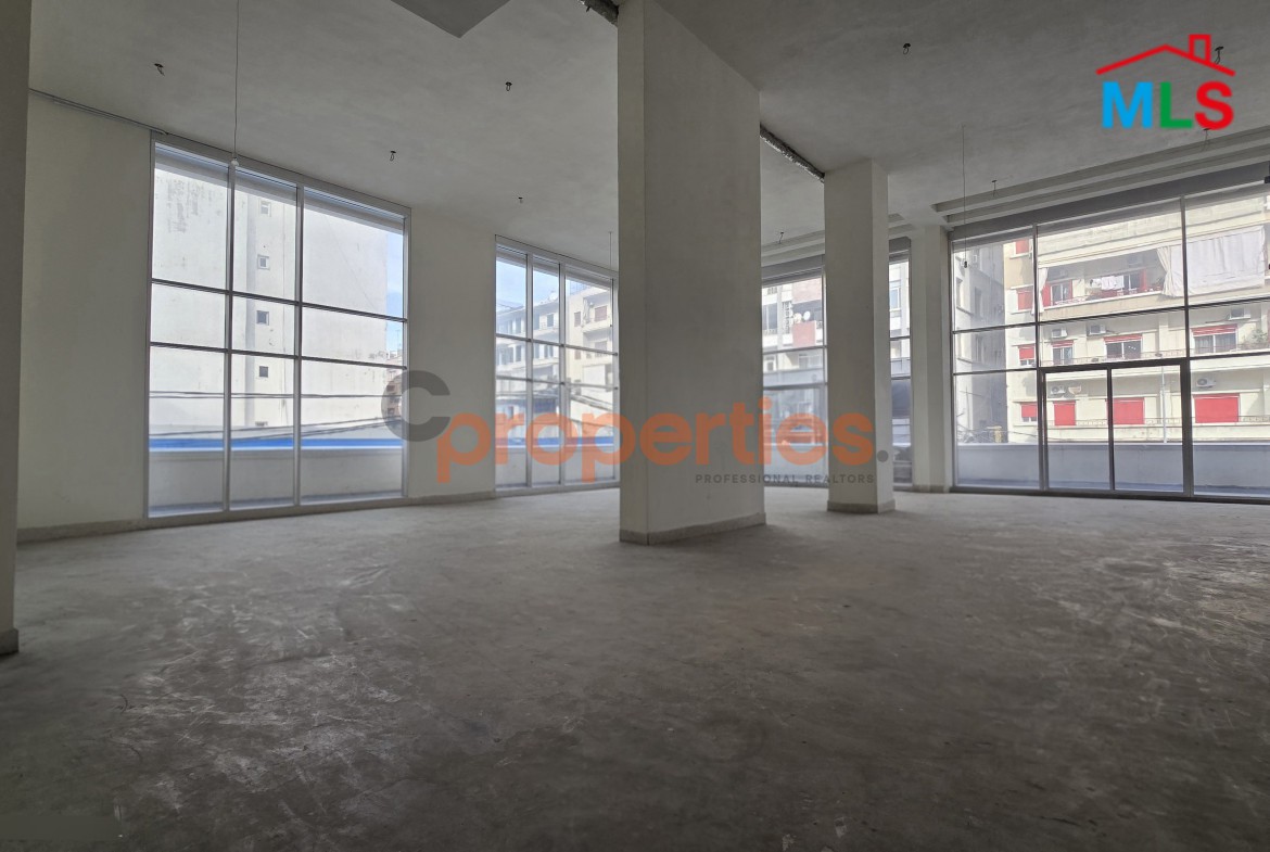 Showroom/Office For Sale In Furn El Chebbak – CPJA32