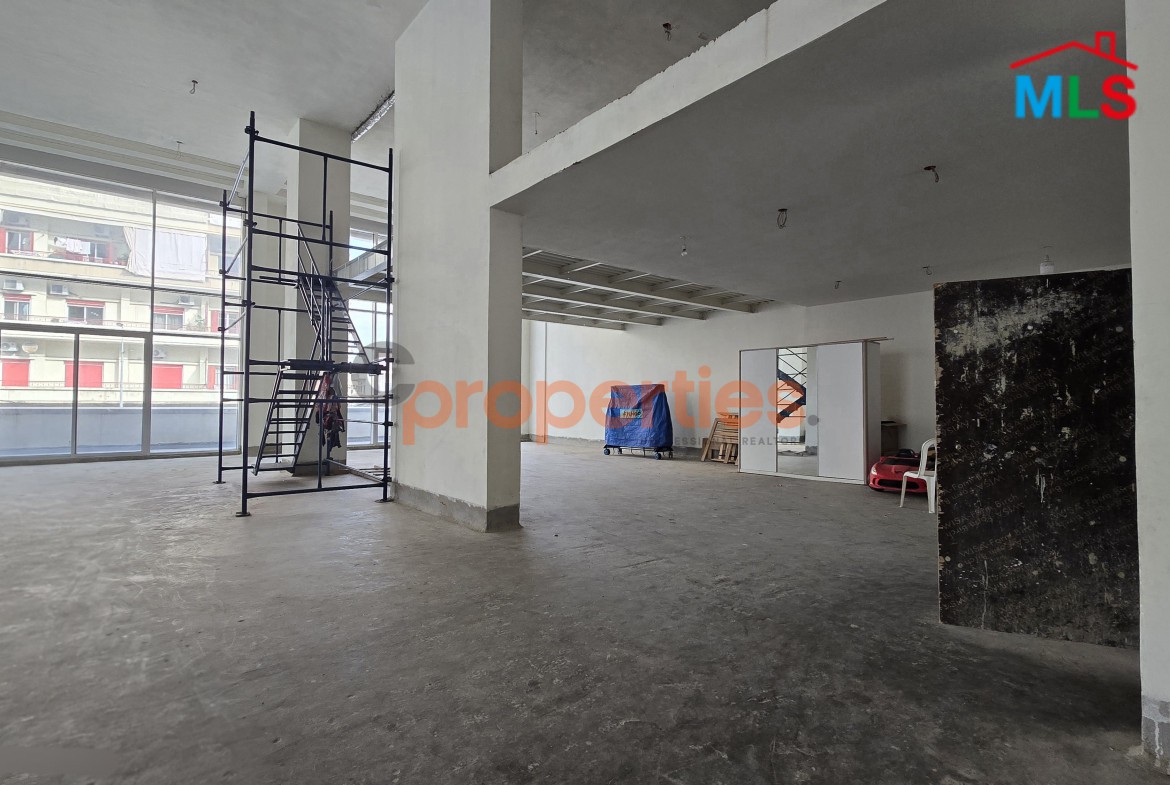 Showroom/Office For Sale In Furn El Chebbak – CPJA32