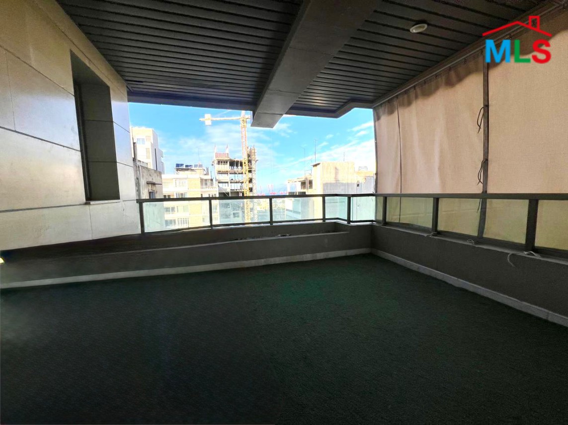 Bright Apartment For Rent in Achrafieh, Geitawi