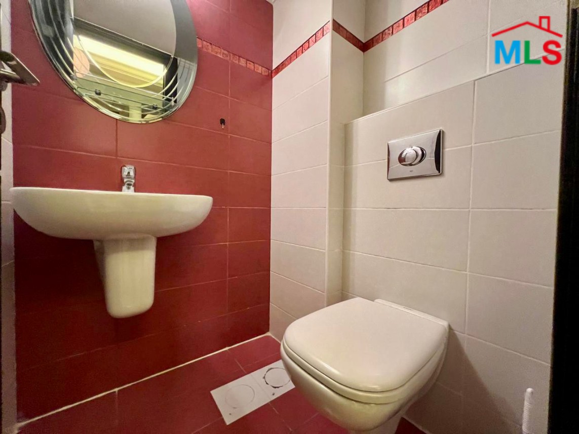 Bright Apartment For Rent in Achrafieh, Geitawi