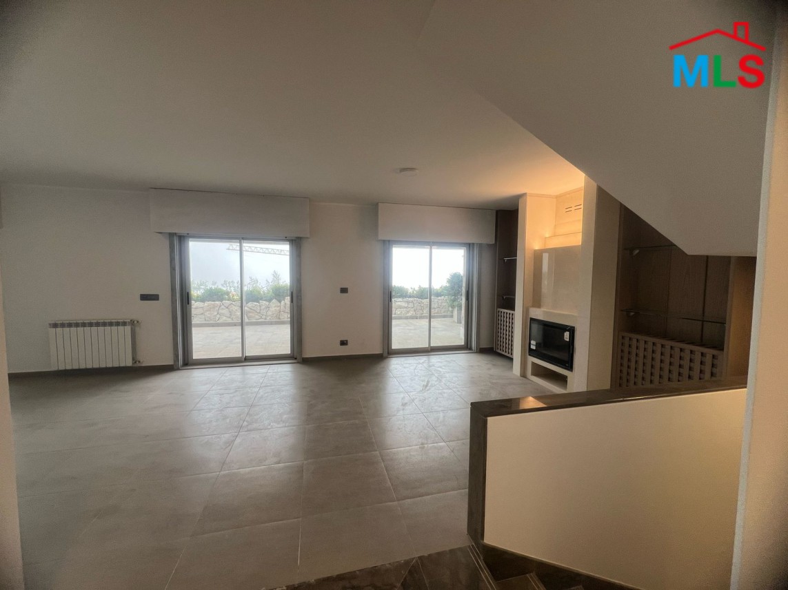 Villa With A Spacious Terrace For Rent in Fakra Club