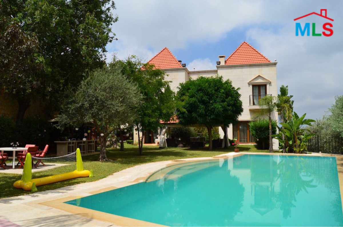 Furnished Villa with An Amazing Garden and Pool For Rent In Beit Chabeb