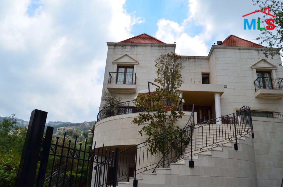 Furnished Villa with An Amazing Garden and Pool For Rent In Beit Chabeb