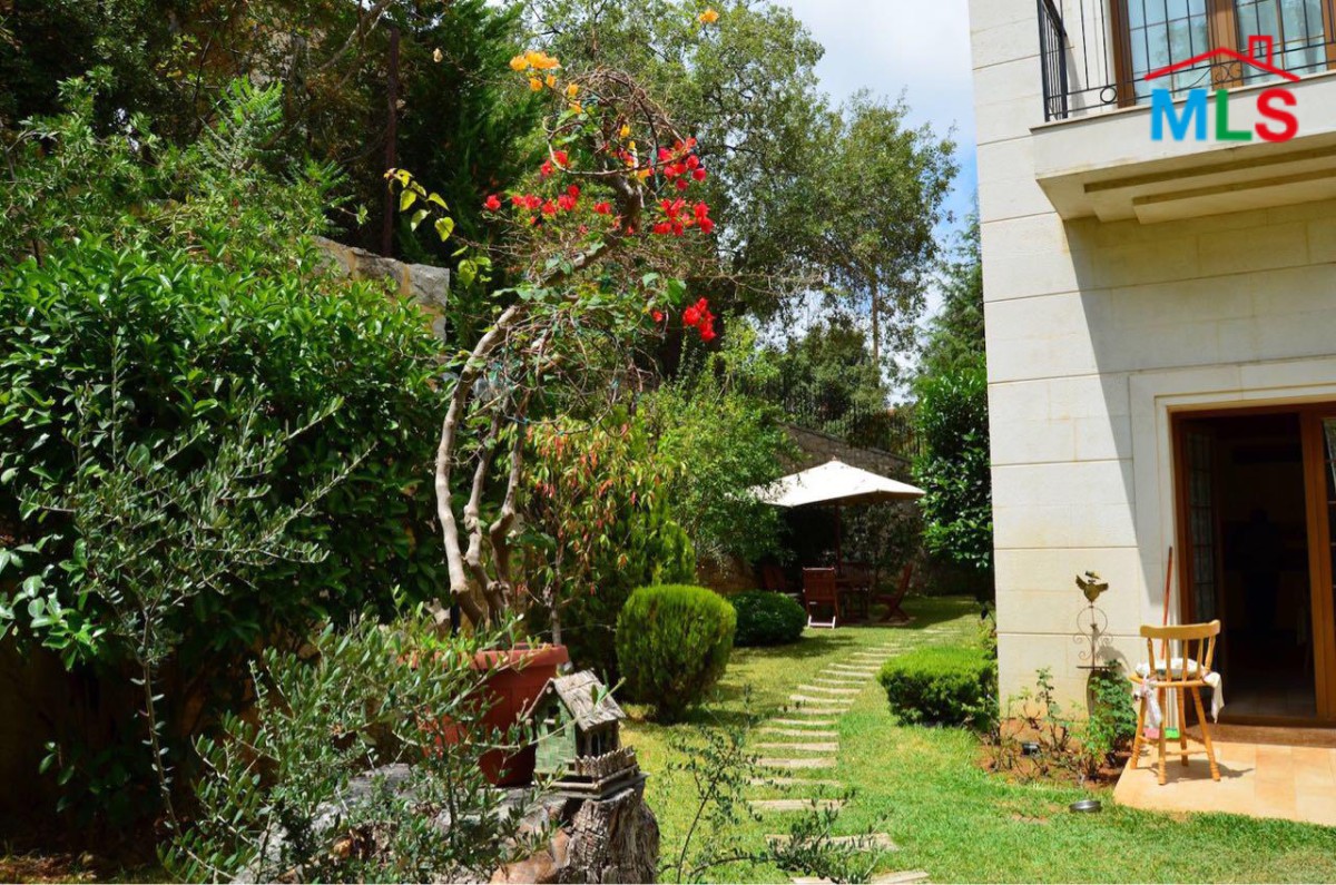 Furnished Villa with An Amazing Garden and Pool For Rent In Beit Chabeb