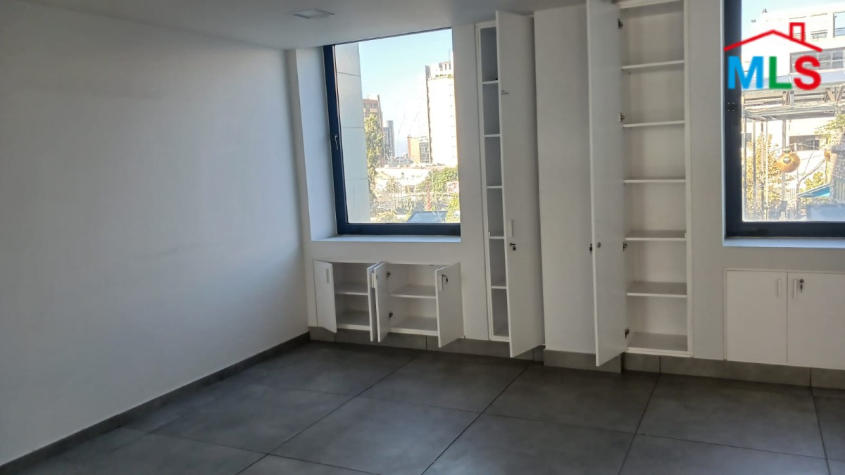 A 220 SQM Office for Rent In Dbayeh