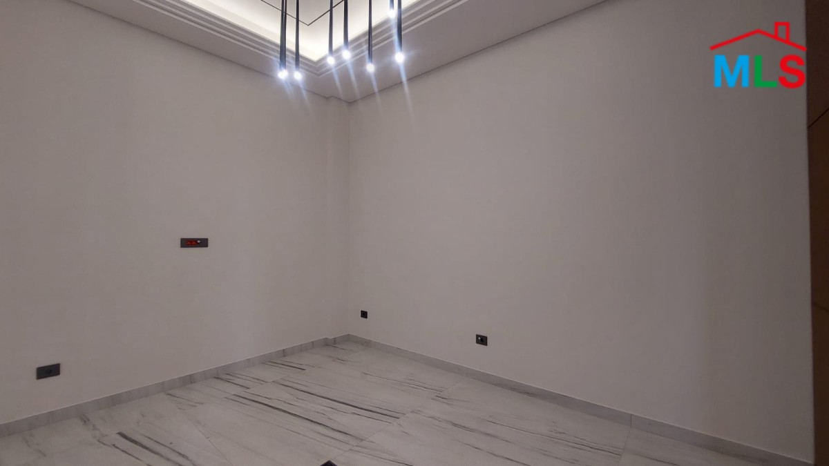 Office with Private Suite/Apartment For Rent In Down Town