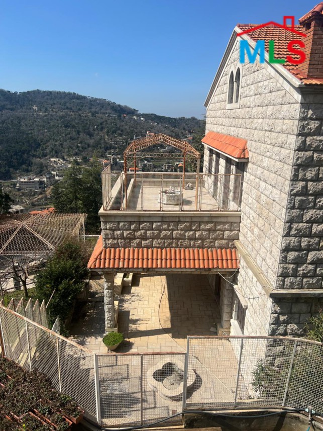 A Lebanese House For Sale in Khenchara