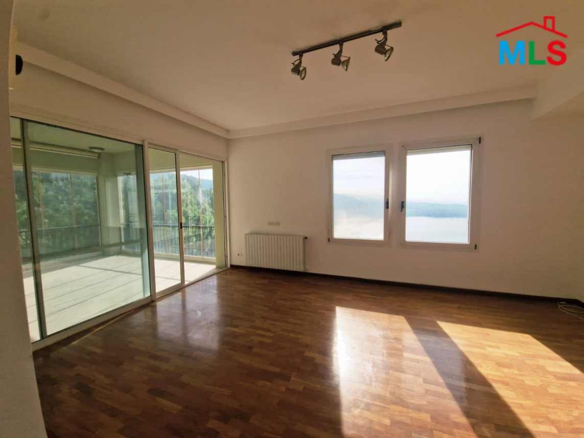Apartment With Full Sea View For Sale in Adma