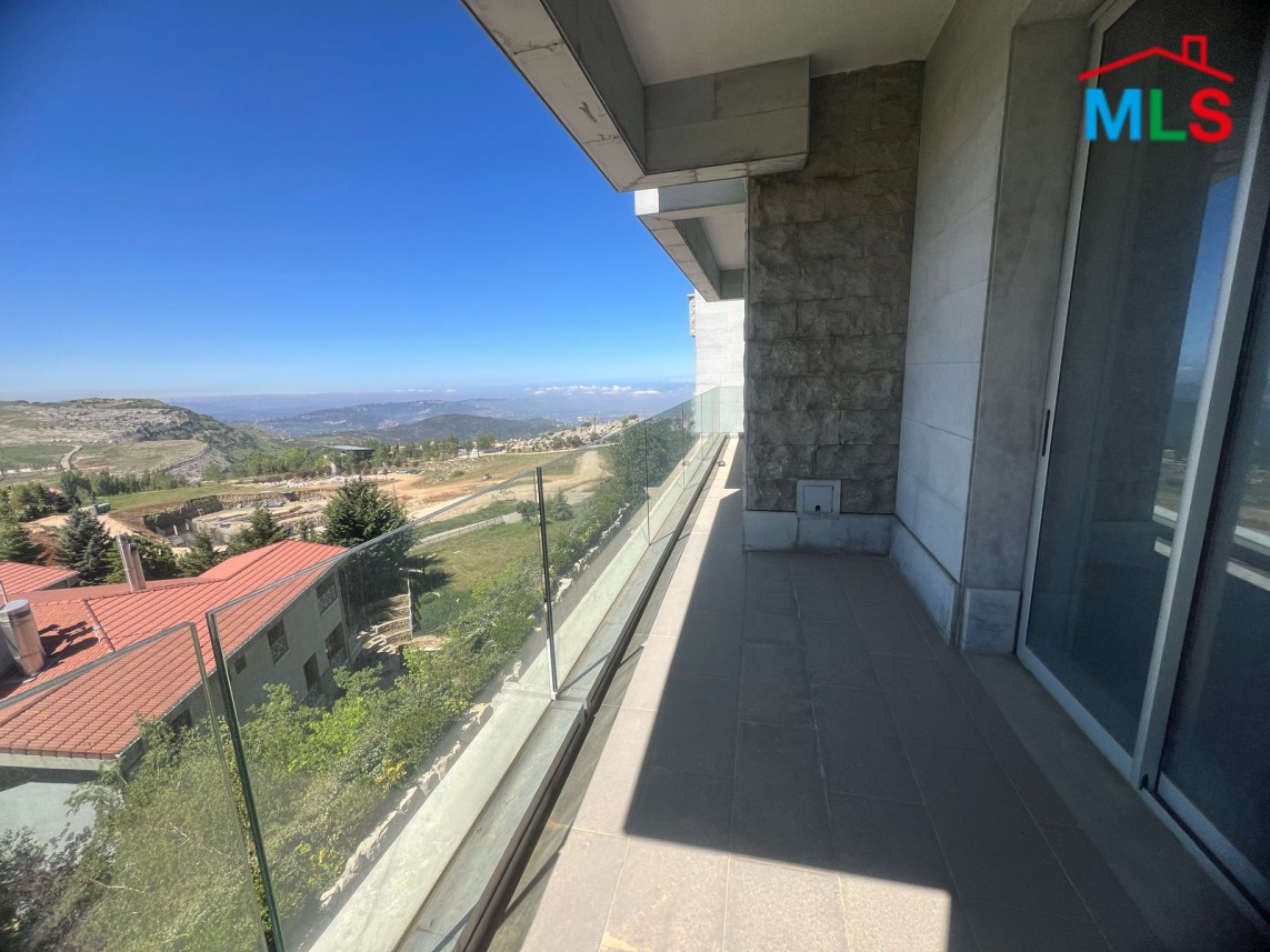 Luxurious Villa For Sale in Fakra Club